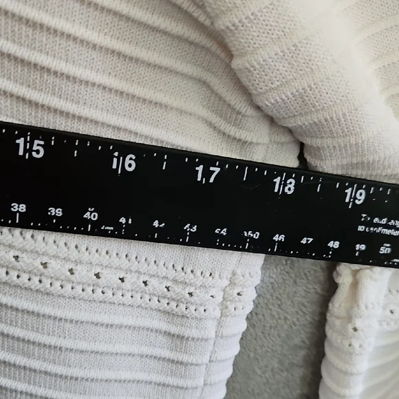 White House Black Market Med Ivory Textured Bell Sleeve Sweater pullover - Picture 6 of 9
